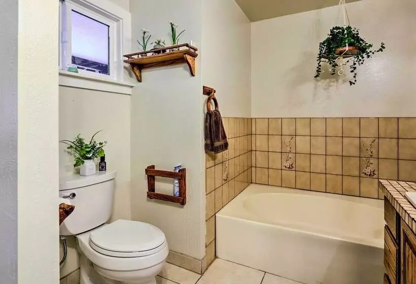 Wine Country Retreat At Private Creekside House!