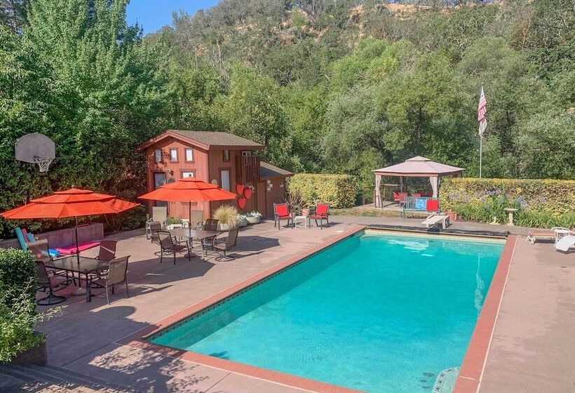 Wine Country Retreat At Private Creekside House!