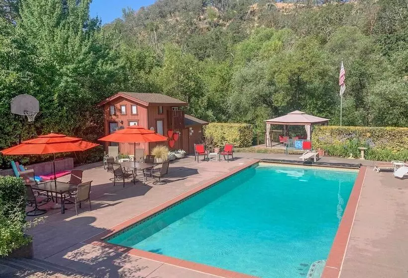 Wine Country Retreat At Private Creekside House!