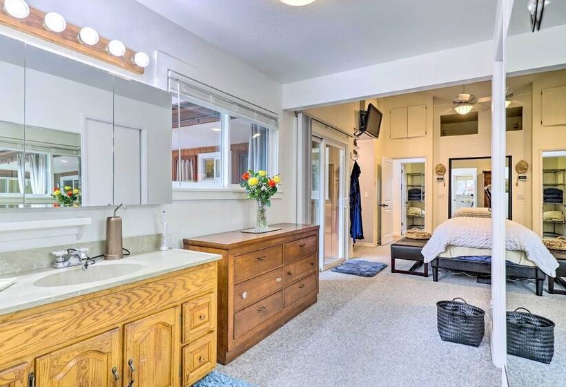 Wine Country Retreat At Private Creekside House!