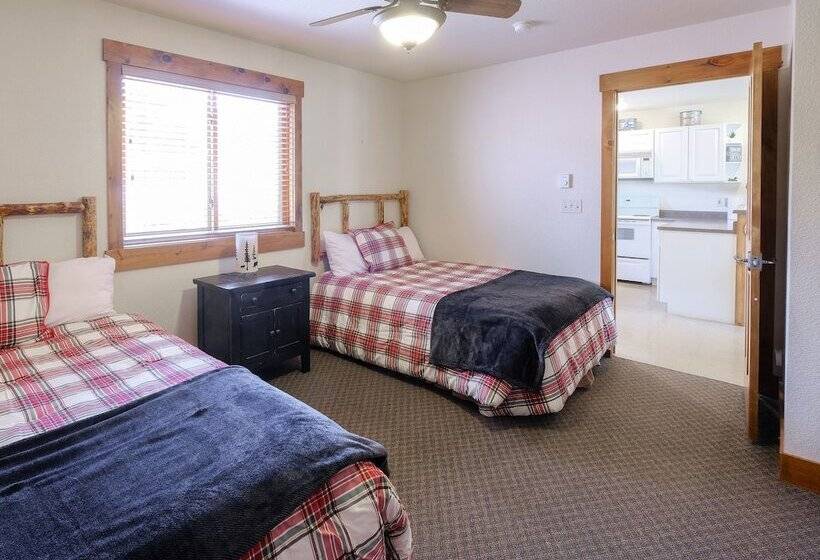 Beautiful Grand Lake Mountain Lodge