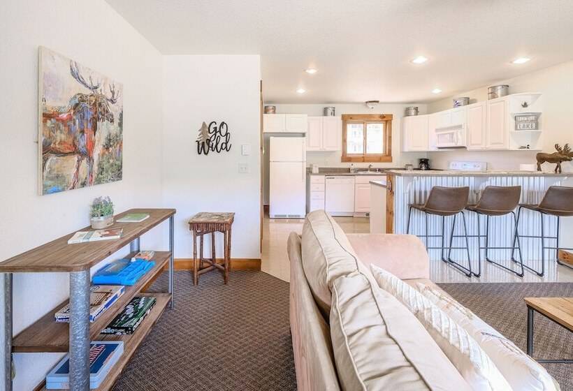 Beautiful Grand Lake Mountain Lodge