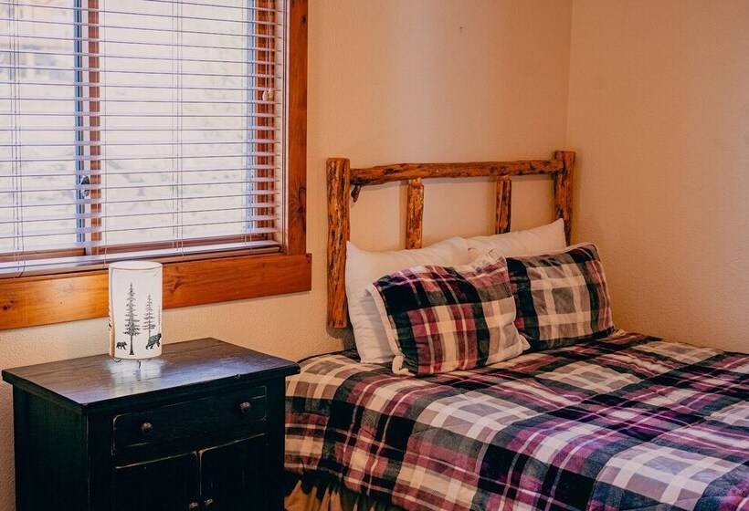 Beautiful Grand Lake Mountain Lodge