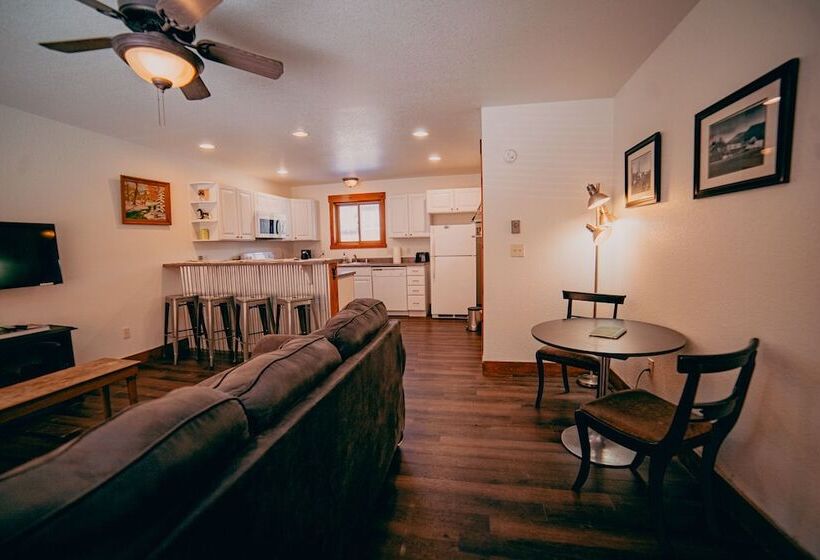 Beautiful Grand Lake Mountain Lodge