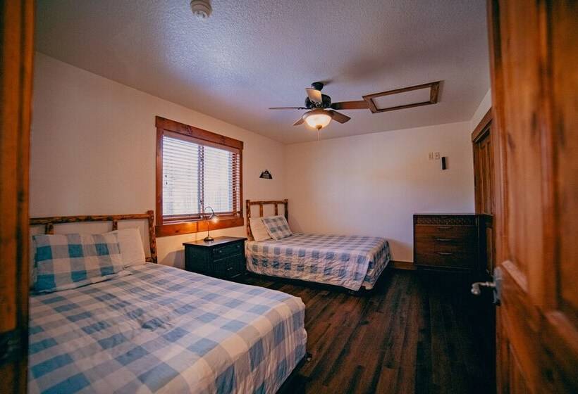 Beautiful Grand Lake Mountain Lodge