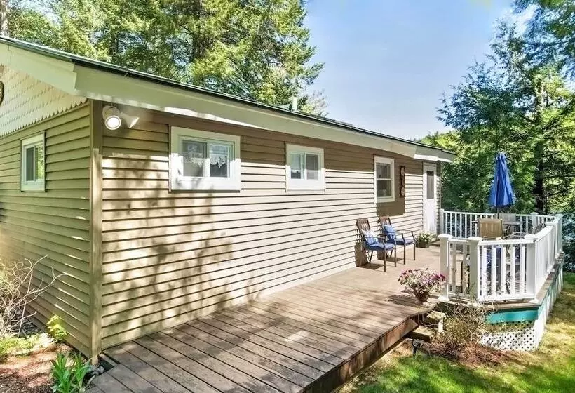 Breathtaking Newbury Cottage W/ Deck On Chalk Pond