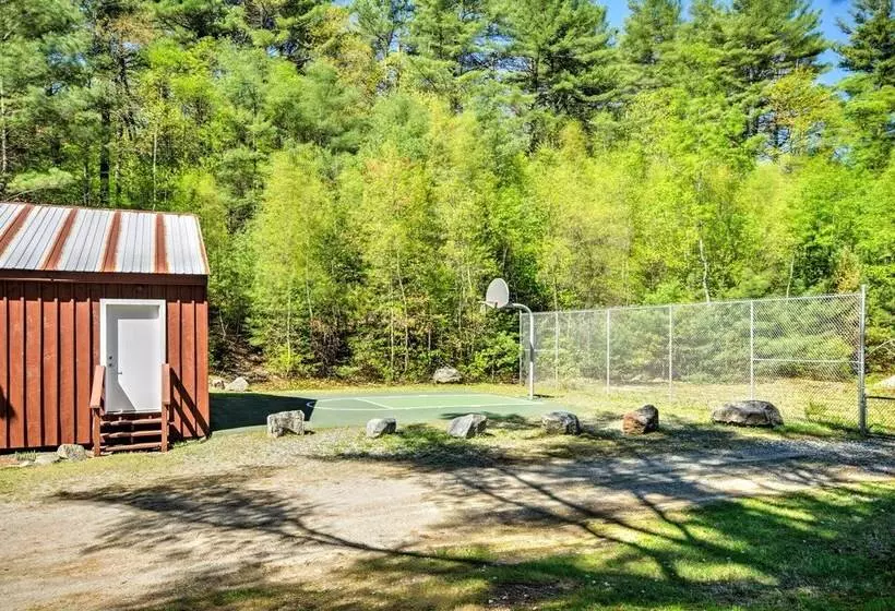 Breathtaking Newbury Cottage W/ Deck On Chalk Pond