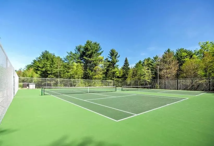 Breathtaking Newbury Cottage W/ Deck On Chalk Pond