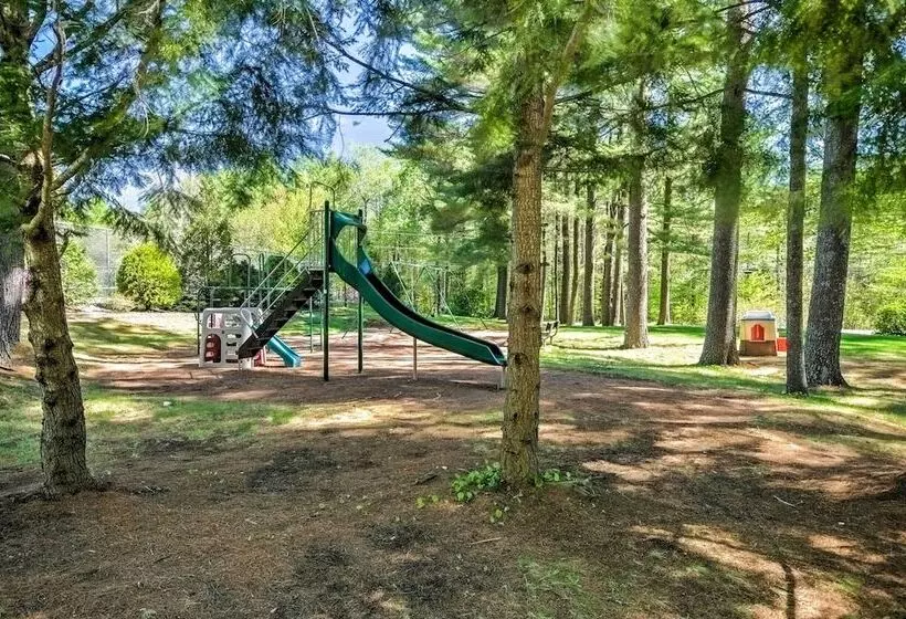 Breathtaking Newbury Cottage W/ Deck On Chalk Pond