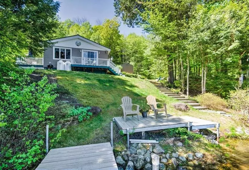 Breathtaking Newbury Cottage W/ Deck On Chalk Pond