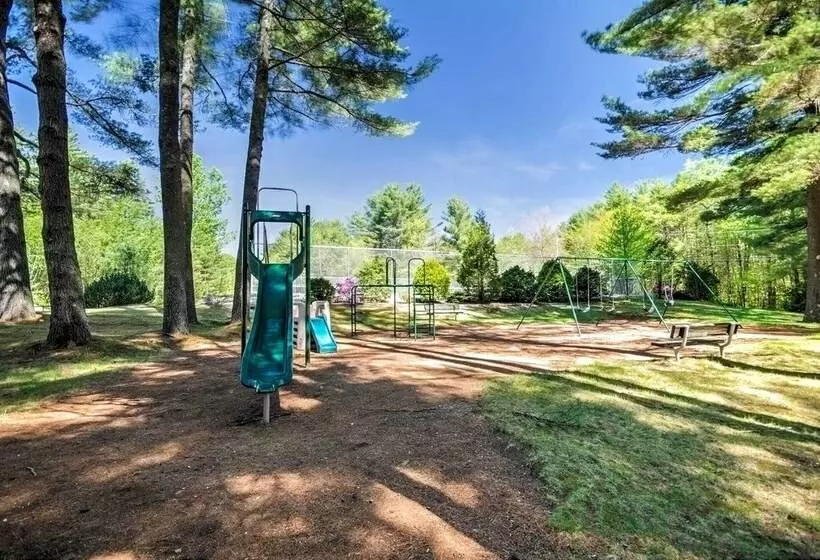 Breathtaking Newbury Cottage W/ Deck On Chalk Pond