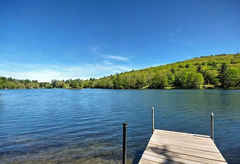 Breathtaking Newbury Cottage W/ Deck On Chalk Pond