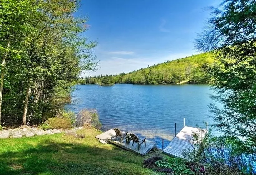 Breathtaking Newbury Cottage W/ Deck On Chalk Pond