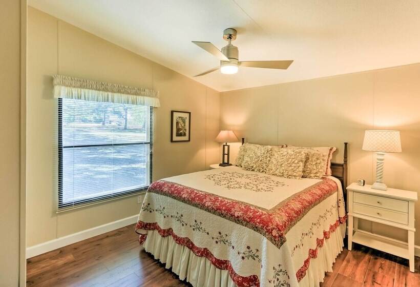 Charming Home W/ Deck & Yard 1 Mi To Lake Texoma