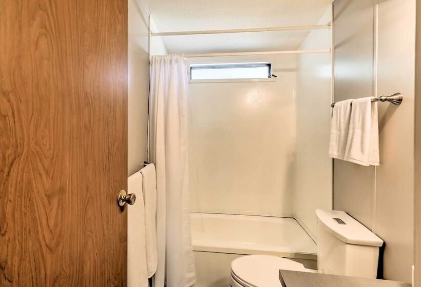 Charming Home W/ Deck & Yard 1 Mi To Lake Texoma