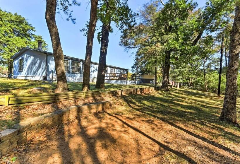 Charming Home W/ Deck & Yard 1 Mi To Lake Texoma