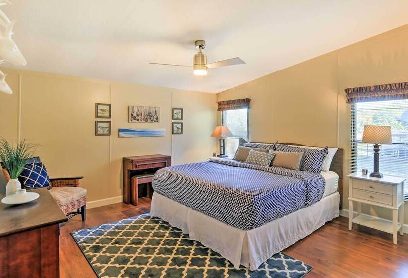 Charming Home W/ Deck & Yard 1 Mi To Lake Texoma