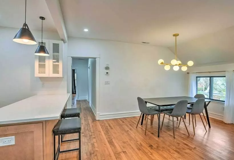 Oak Park Home W/ Fire Pit   5 Mi To Garfield Park!