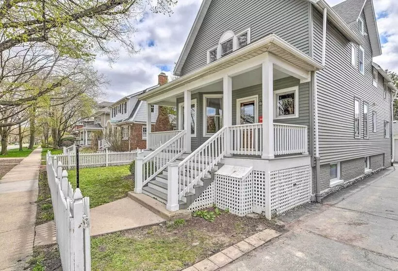 Oak Park Home W/ Fire Pit   5 Mi To Garfield Park!