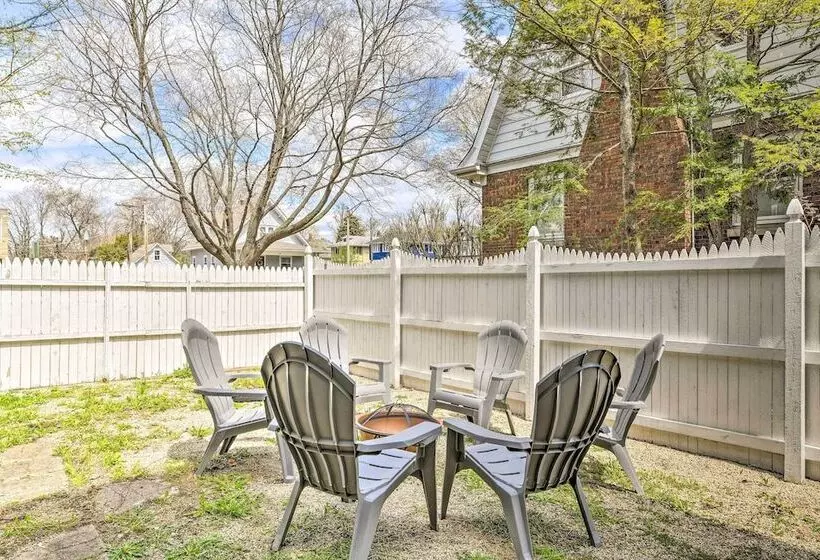 Oak Park Home W/ Fire Pit   5 Mi To Garfield Park!