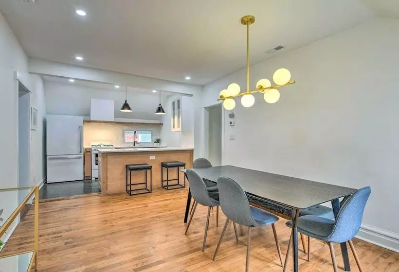 Oak Park Home W/ Fire Pit   5 Mi To Garfield Park!