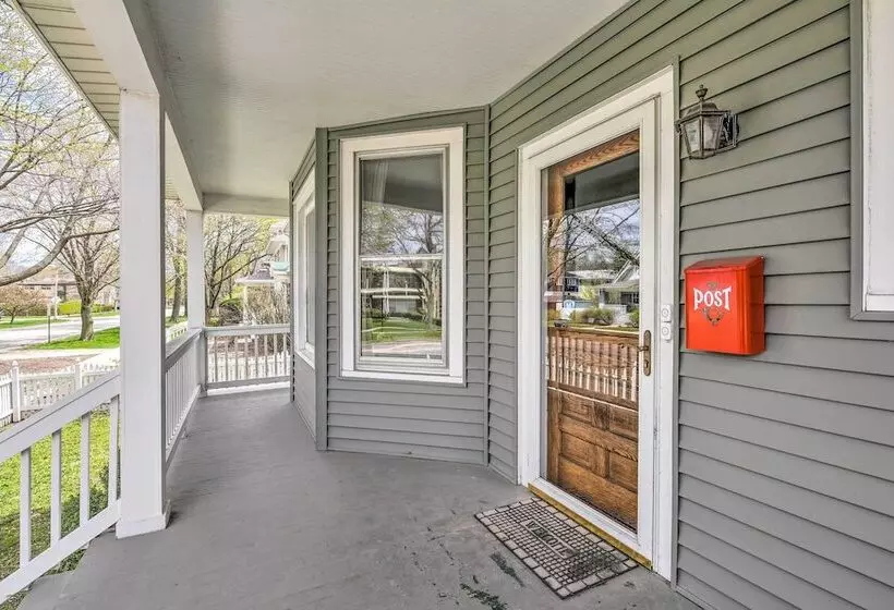 Oak Park Home W/ Fire Pit   5 Mi To Garfield Park!