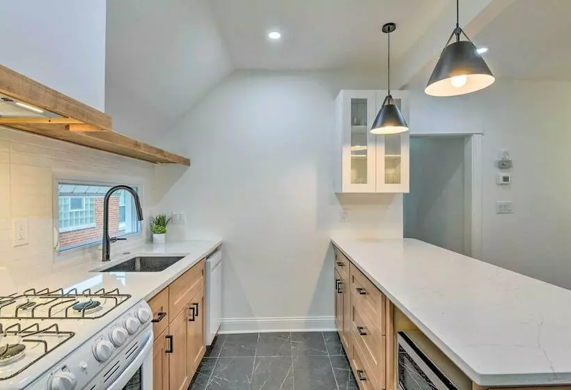 Oak Park Home W/ Fire Pit   5 Mi To Garfield Park!