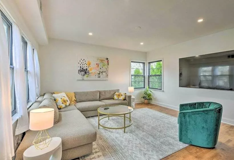 Oak Park Home W/ Fire Pit   5 Mi To Garfield Park!