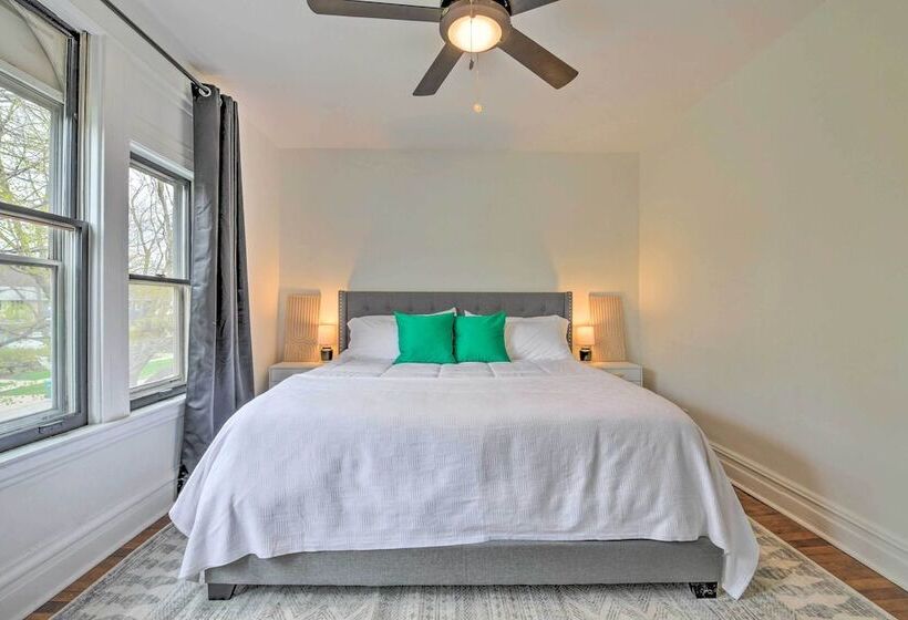 Oak Park Home W/ Fire Pit 5 Mi To Garfield Park!