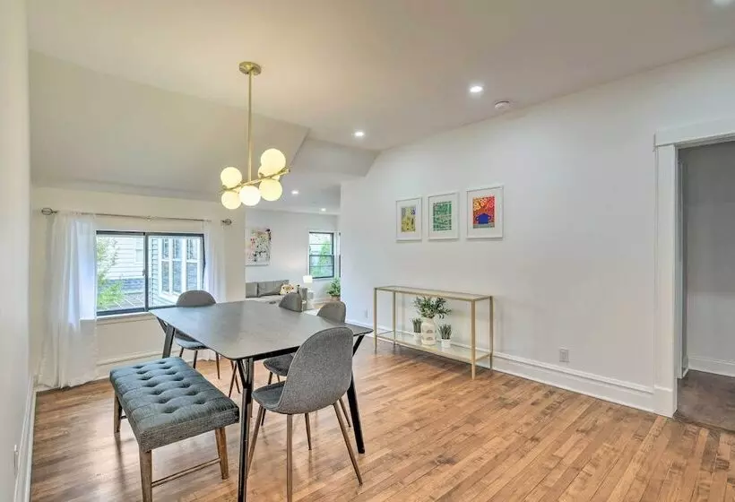 Oak Park Home W/ Fire Pit   5 Mi To Garfield Park!