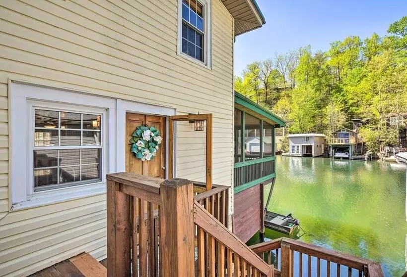 Screened Porch & Grill: Waterfront Landrum Cottage
