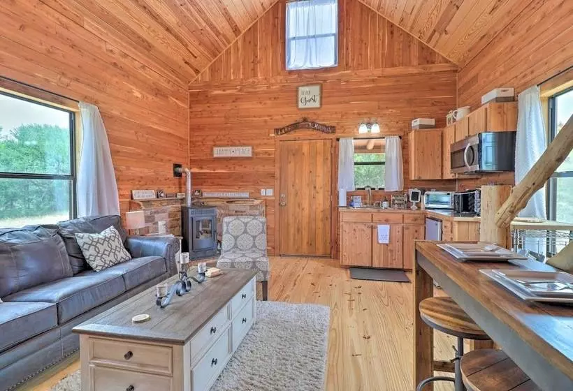 Chic Thorndale Cabin W/ Fire Pit & Paddleboat!