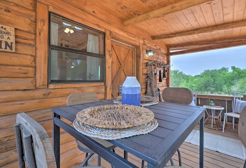 Chic Thorndale Cabin W/ Fire Pit & Paddleboat!