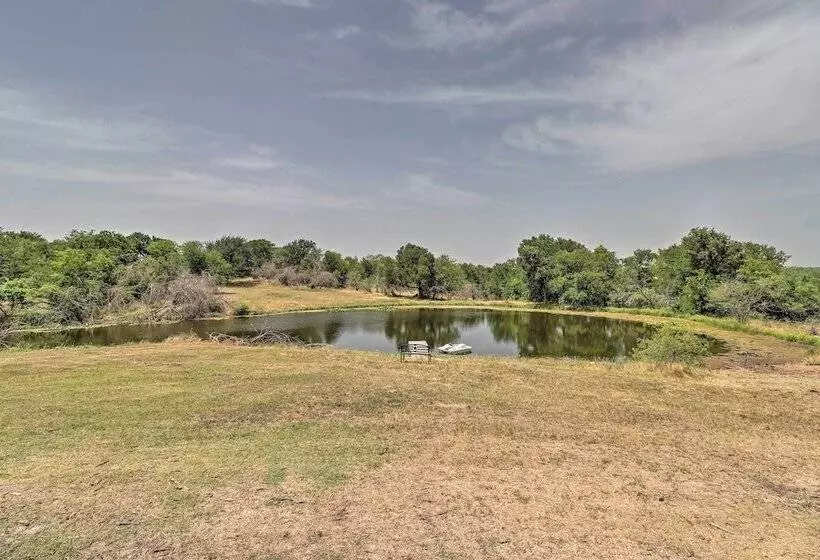 Chic Thorndale Cabin W/ Fire Pit & Paddleboat!