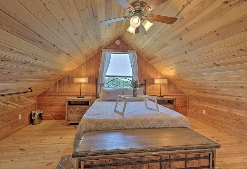 Chic Thorndale Cabin W/ Fire Pit & Paddleboat!