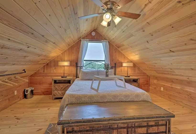 Chic Thorndale Cabin W/ Fire Pit & Paddleboat!