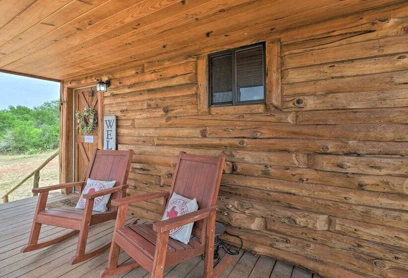 Chic Thorndale Cabin W/ Fire Pit & Paddleboat!