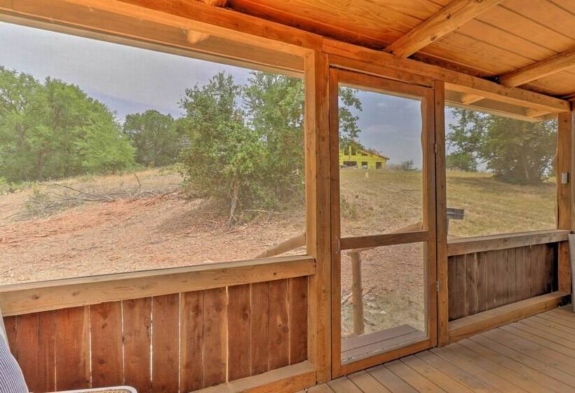 Chic Thorndale Cabin W/ Fire Pit & Paddleboat!