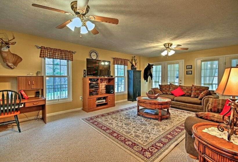 Circleville Home W/ 5 Private Acres & Mtn Views!