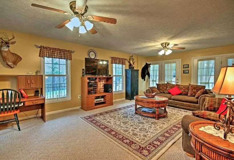 Circleville Home W/ 5 Private Acres & Mtn Views!