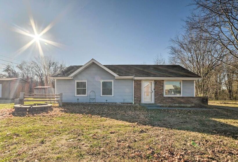 Clarksville Retreat: Half Mile To Fort Campell!