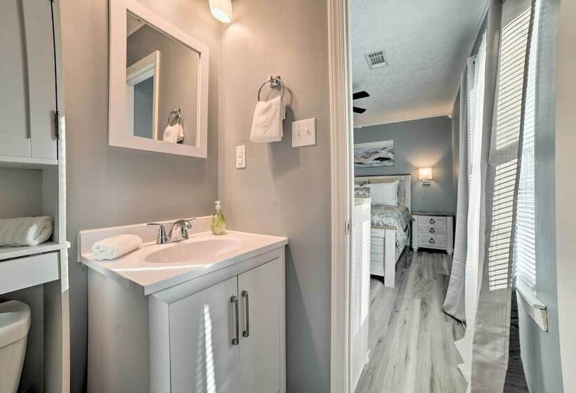 Clarksville Retreat: Half Mile To Fort Campell!