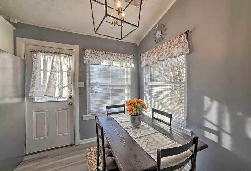 Clarksville Retreat: Half Mile To Fort Campell!