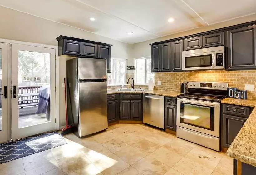 Cozy South Lake Tahoe Home ~ 6 Mi To Shore!