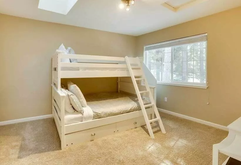 Cozy South Lake Tahoe Home ~ 6 Mi To Shore!