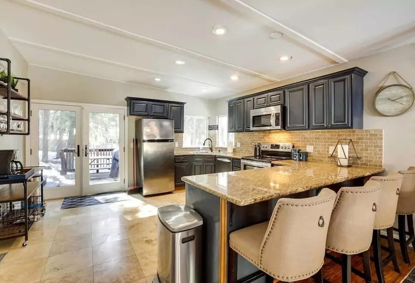 Cozy South Lake Tahoe Home ~ 6 Mi To Shore!