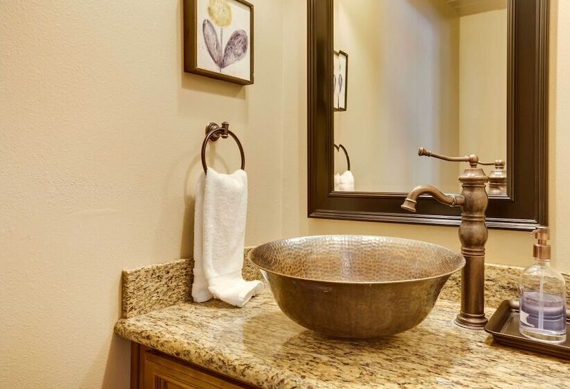 Cozy South Lake Tahoe Home ~ 6 Mi To Shore!