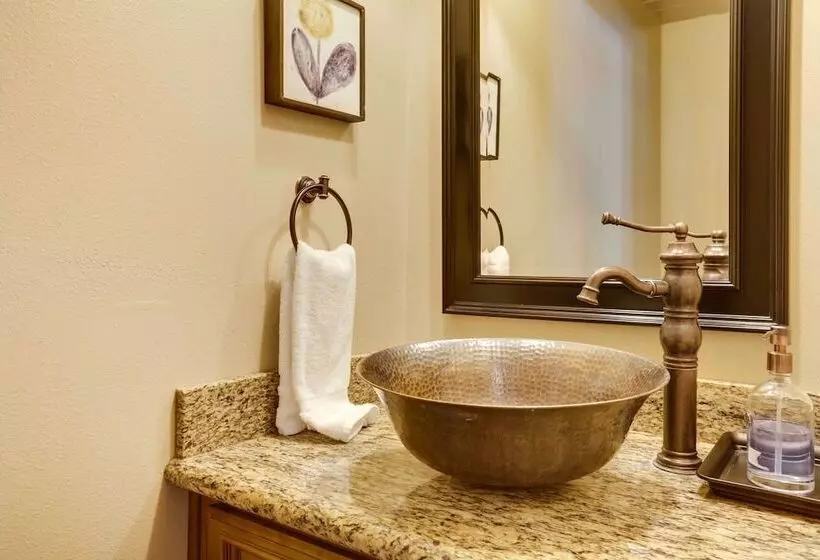 Cozy South Lake Tahoe Home ~ 6 Mi To Shore!