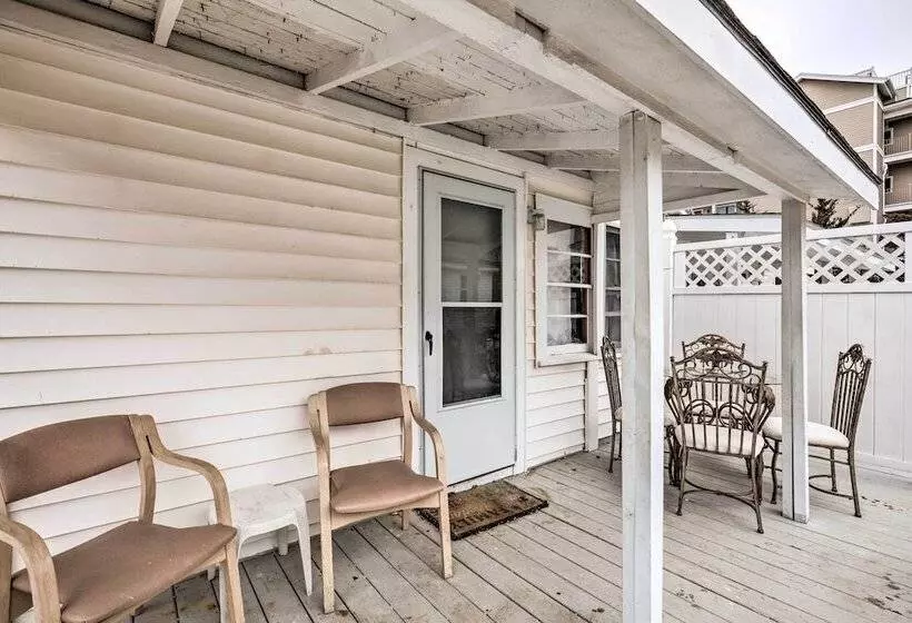 Cozy Hampton Cottage W/ Bbq   Walk To Ocean!