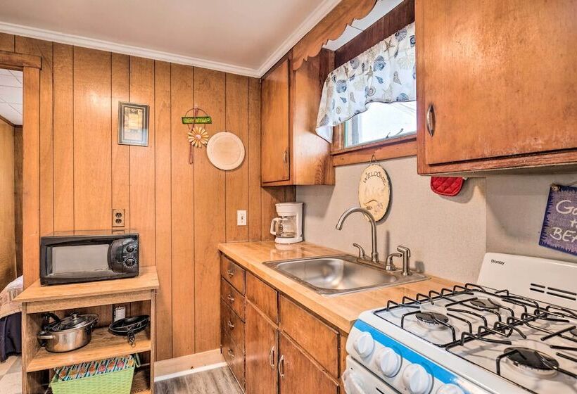 Cozy Hampton Cottage W/ Bbq   Walk To Ocean!